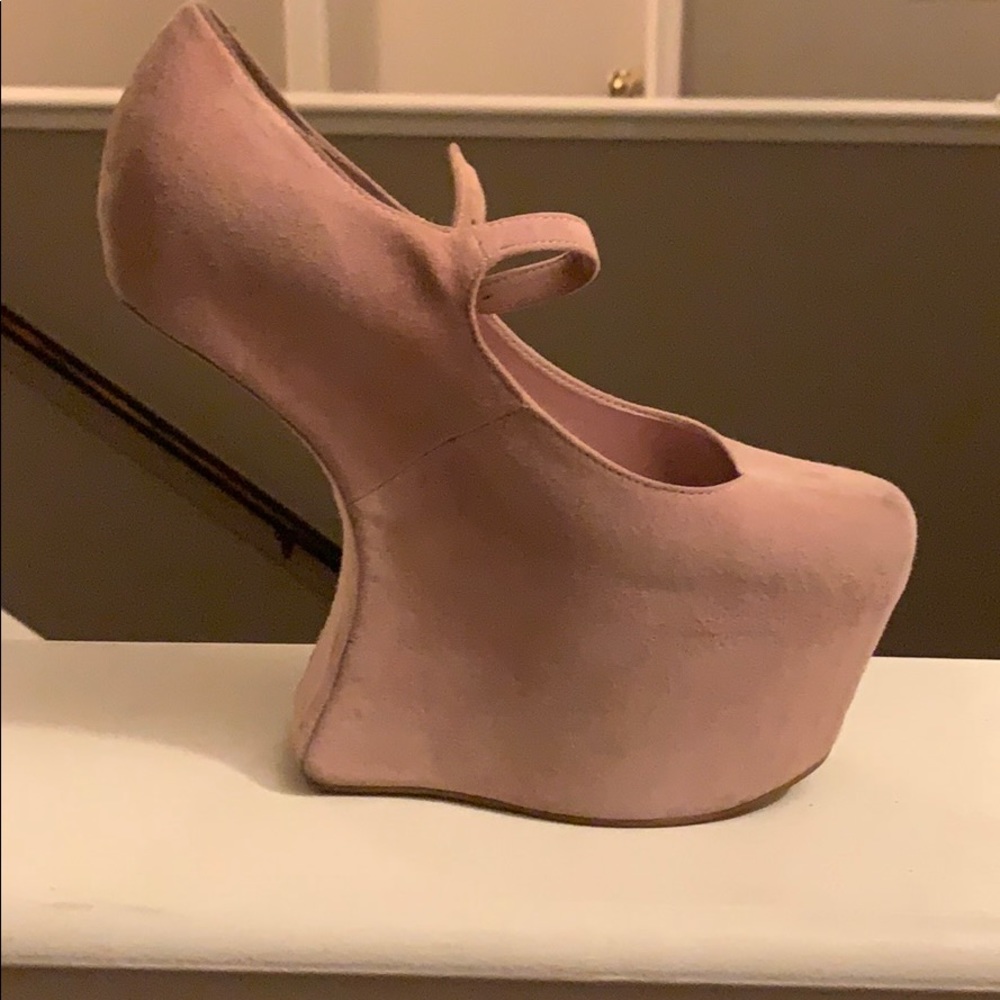 An original futuristic shoe